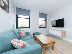 Pass the Keys Brand New Central Location Flat Modern Decor